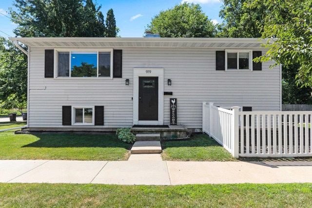 919 E TENNESSEE AVENUE, Oshkosh, WI 54901