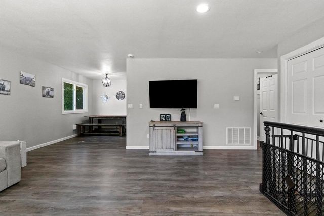 919 E TENNESSEE AVENUE, Oshkosh, WI 54901
