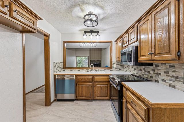 12220 Banyan Lane, Oklahoma City, OK 73162