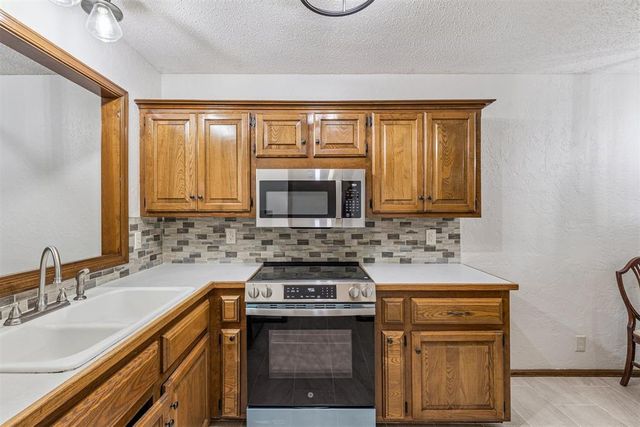 12220 Banyan Lane, Oklahoma City, OK 73162