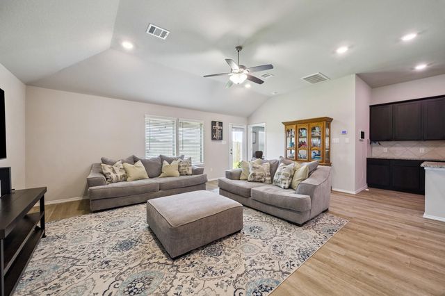 1185 Colt Creek Court, Alvin, TX 77511