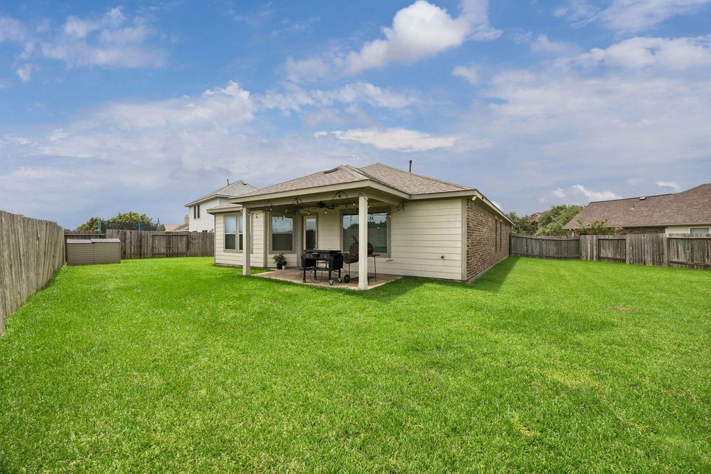 1185 Colt Creek Court, Alvin, TX 77511