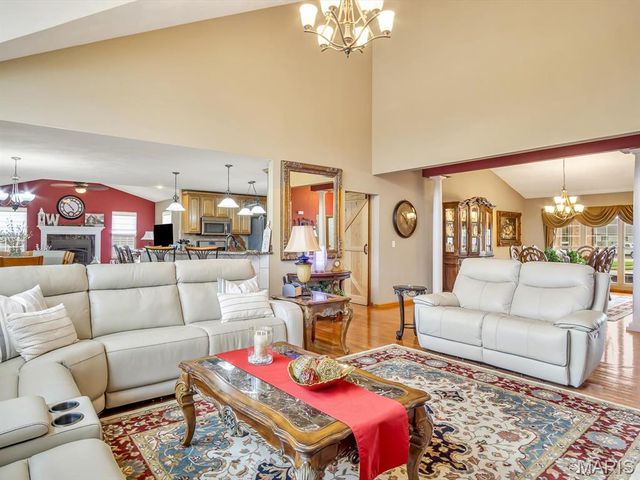 4184 Red Field Drive, Swansea, IL 62226