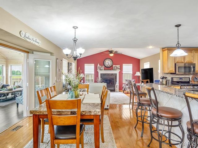4184 Red Field Drive, Swansea, IL 62226