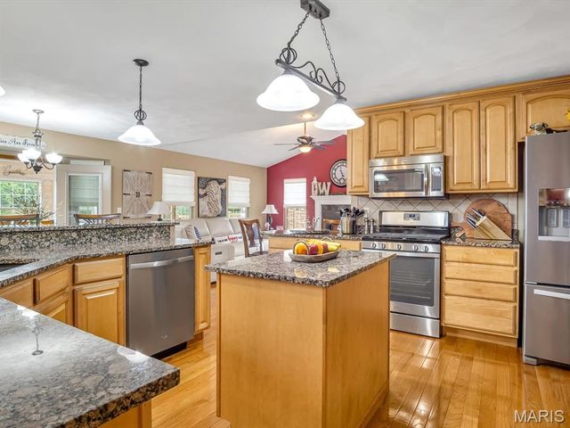 4184 Red Field Drive, Swansea, IL 62226