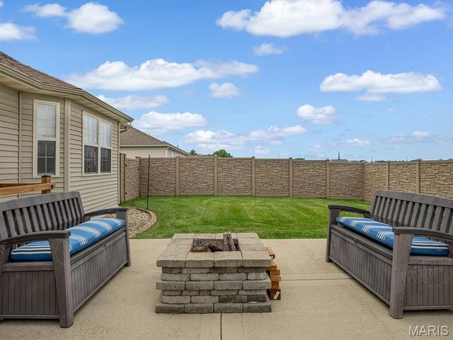 4184 Red Field Drive, Swansea, IL 62226