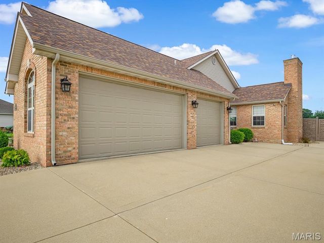 4184 Red Field Drive, Swansea, IL 62226