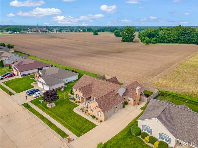 4184 Red Field Drive, Swansea, IL 62226