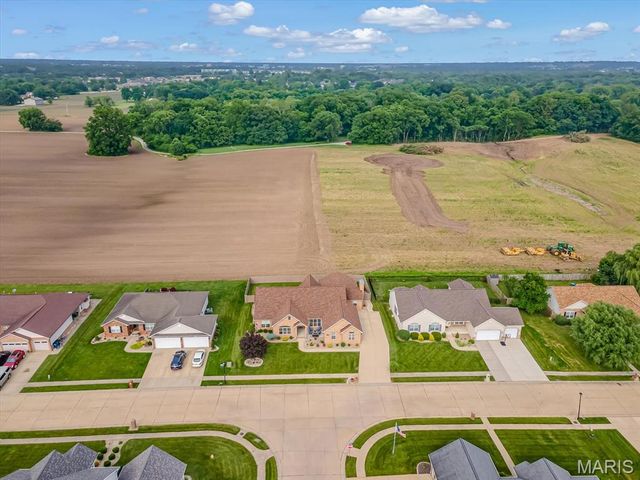4184 Red Field Drive, Swansea, IL 62226