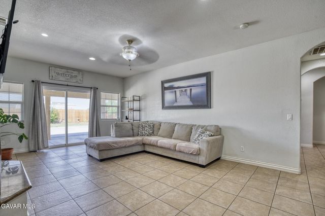 9661 Redwood Boulevard, California City, CA 93505