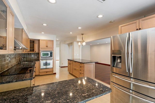 41 E View Court, Jericho, NY 11753