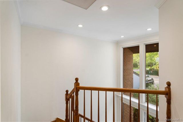 41 E View Court, Jericho, NY 11753