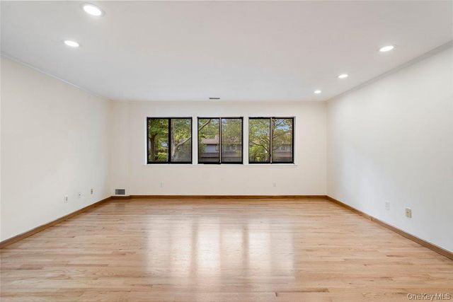 41 E View Court, Jericho, NY 11753