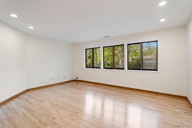 41 E View Court, Jericho, NY 11753
