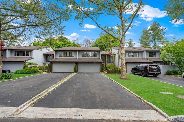 41 E View Court, Jericho, NY 11753