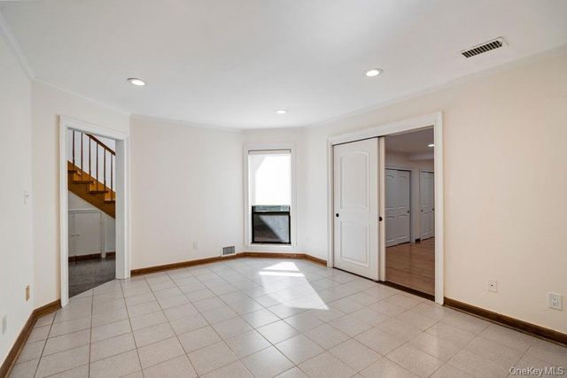 41 E View Court, Jericho, NY 11753