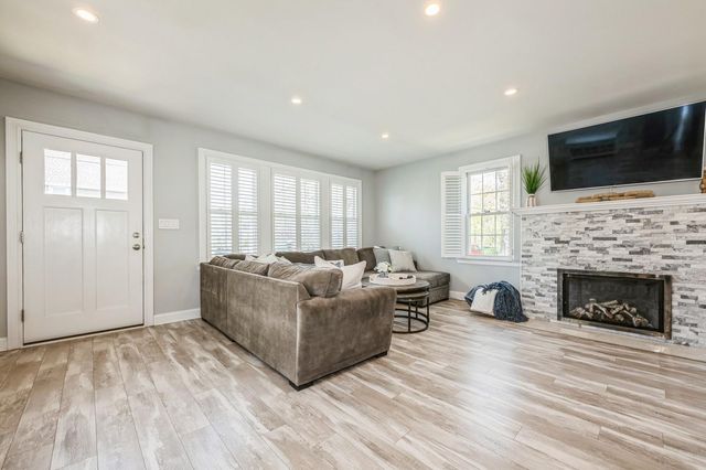 92 Cornell Street, Williston Park, NY 11596
