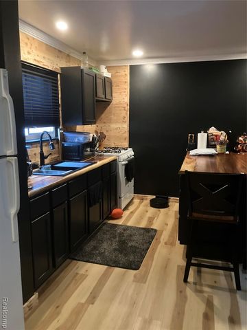 20850 Hunt, Roseville, MI 48066
