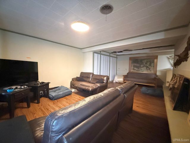 118 Youngs Lane, Crystal Falls, MI 49920