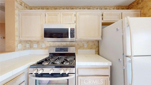 6157 W Avenue J4, Lancaster, CA 93536