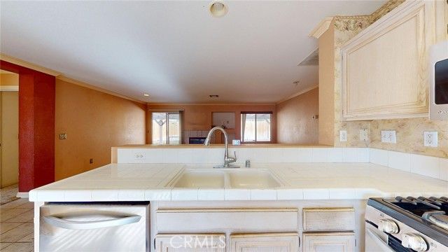 6157 W Avenue J4, Lancaster, CA 93536