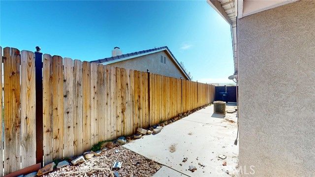 6157 W Avenue J4, Lancaster, CA 93536