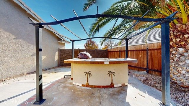 6157 W Avenue J4, Lancaster, CA 93536