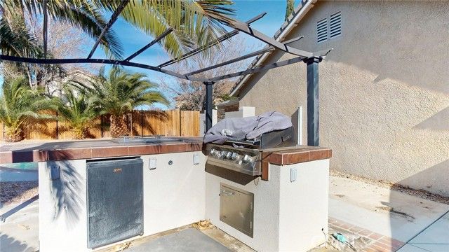 6157 W Avenue J4, Lancaster, CA 93536