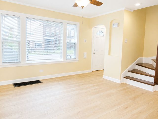 748 E 69th Place, Chicago, IL 60637