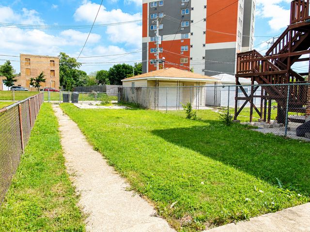 748 E 69th Place, Chicago, IL 60637