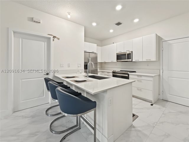 4278 NW 82nd Ave, Doral, FL 33166