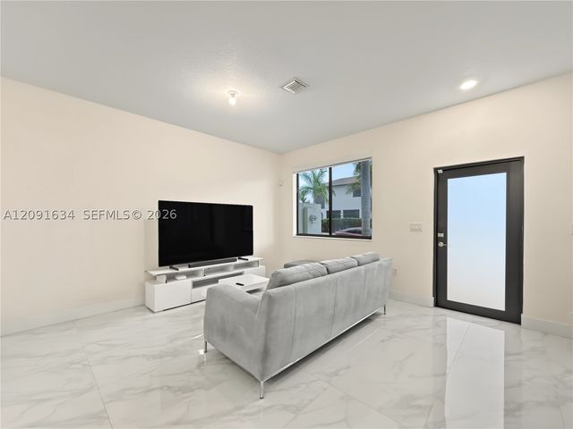 4278 NW 82nd Ave, Doral, FL 33166