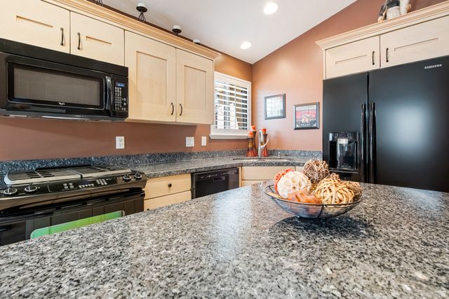 446 E GREEN HAVEN DR, Midvale, UT 84047