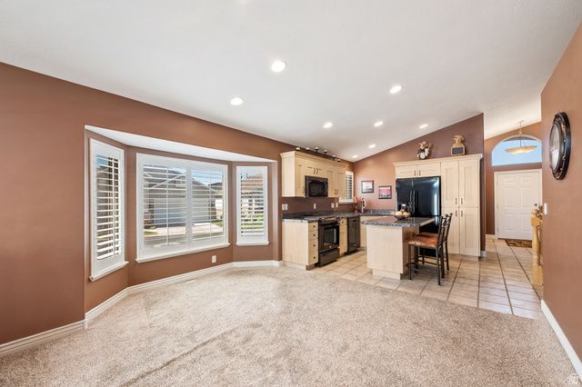 446 E GREEN HAVEN DR, Midvale, UT 84047