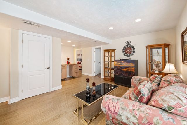 446 E GREEN HAVEN DR, Midvale, UT 84047