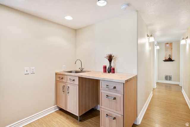 446 E GREEN HAVEN DR, Midvale, UT 84047