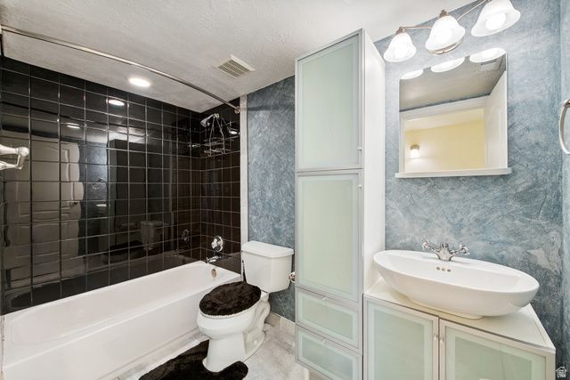 446 E GREEN HAVEN DR, Midvale, UT 84047