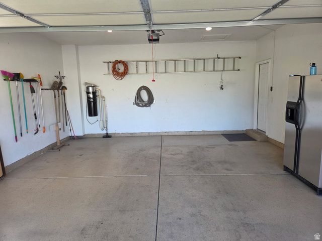 446 E GREEN HAVEN DR, Midvale, UT 84047
