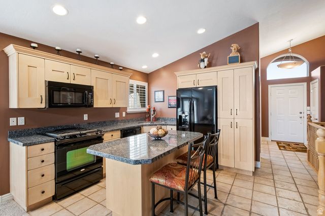 446 E GREEN HAVEN DR, Midvale, UT 84047