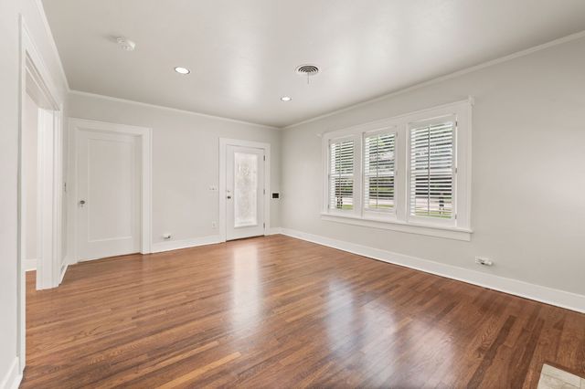 3812 Bunting Avenue, Fort Worth, TX 76107