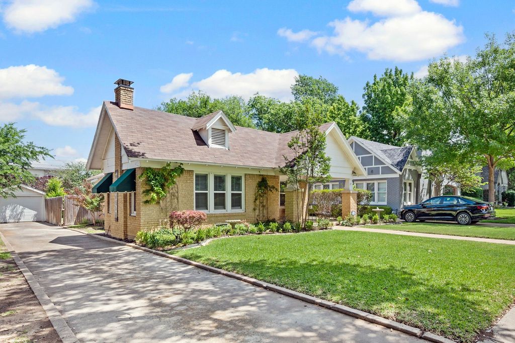 3812 Bunting Avenue, Fort Worth, TX 76107