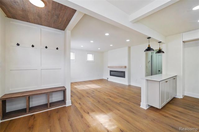 19133 Huntington Avenue, Harper Woods, MI 48225