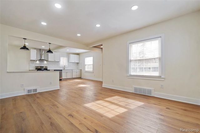 19133 Huntington Avenue, Harper Woods, MI 48225