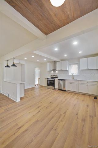 19133 Huntington Avenue, Harper Woods, MI 48225