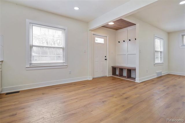 19133 Huntington Avenue, Harper Woods, MI 48225