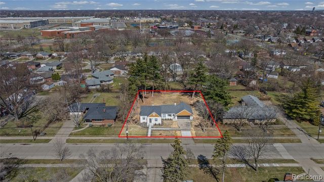 19133 Huntington Avenue, Harper Woods, MI 48225