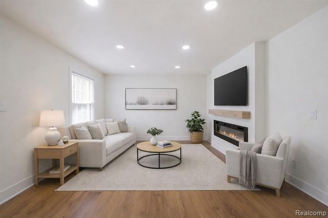 19133 Huntington Avenue, Harper Woods, MI 48225