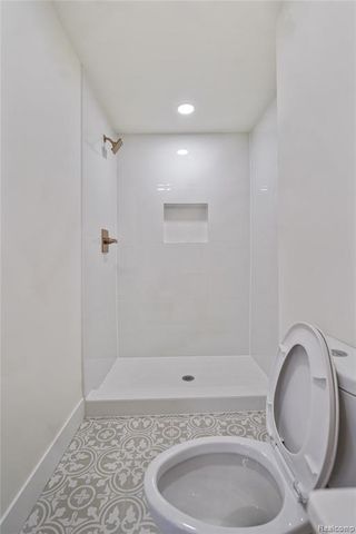 19133 Huntington Avenue, Harper Woods, MI 48225