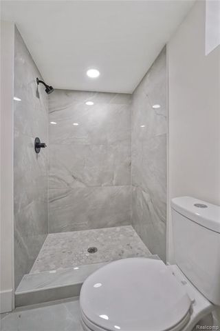 19133 Huntington Avenue, Harper Woods, MI 48225