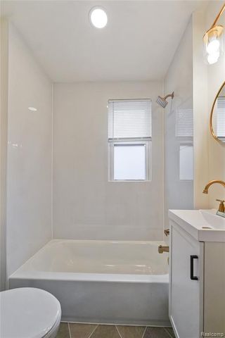 19133 Huntington Avenue, Harper Woods, MI 48225